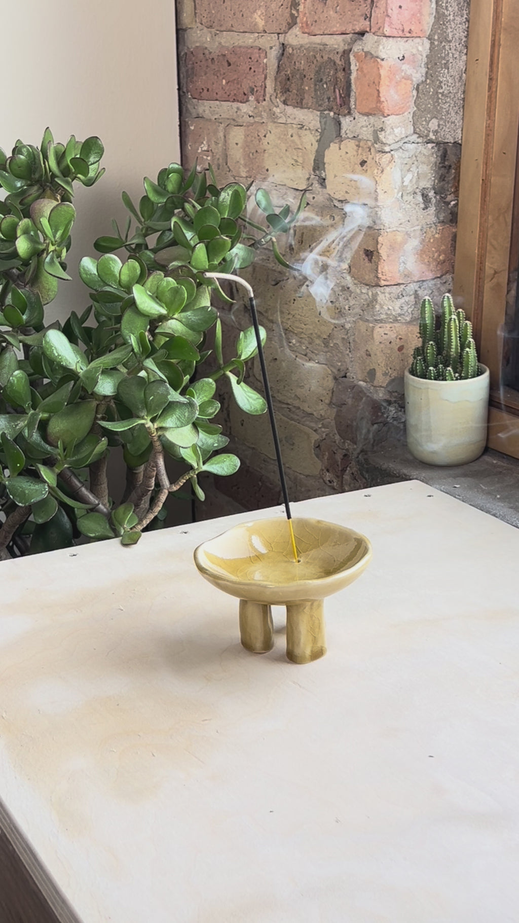 "mess-free" incense holder –– in sunlit amber